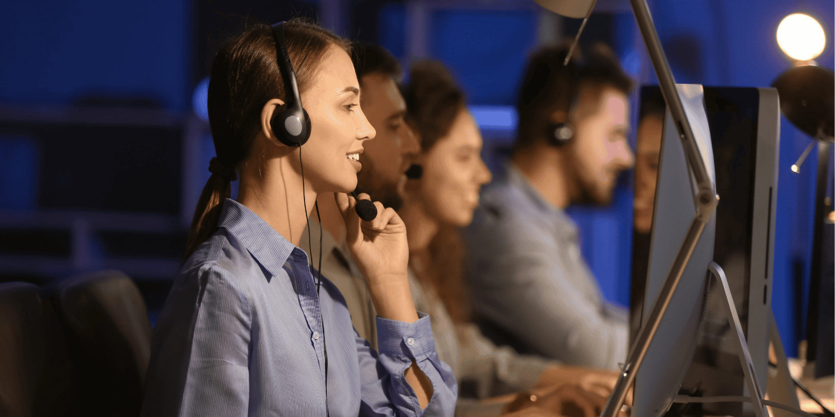 Infographic με βασικά κριτήρια αξιολόγησης ενός customer support call center, όπως call handling, reliability, scalability, team flexibility, integrations και reporting.