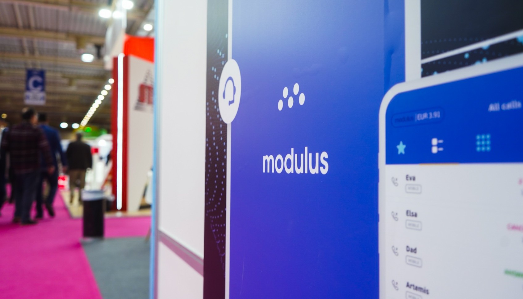 Παρουσίαση λειτουργίας cloud PBX σε επιχείρηση.