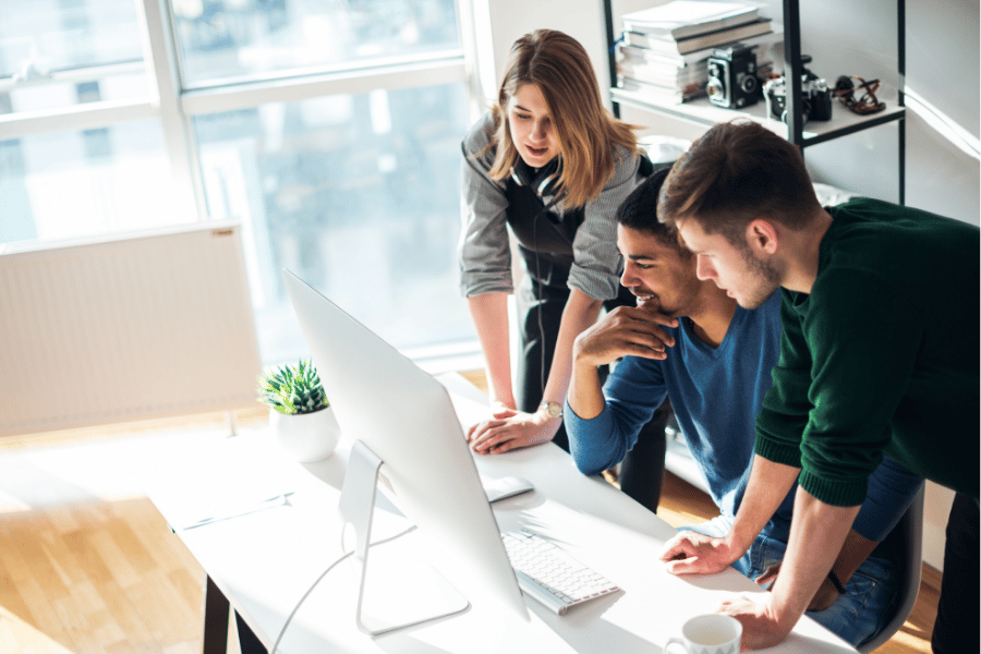 &Omicron;&mu;ά&delta;&alpha; &epsilon;&rho;&gamma;&alpha;&zeta;&omicron;&mu;έ&nu;&omega;&nu; &sigma;&upsilon;&nu;&epsilon;&rho;&gamma;ά&zeta;&epsilon;&tau;&alpha;&iota; &mu;&epsilon; Microsoft Teams &kappa;&alpha;&iota; &epsilon;&nu;&omicron;&pi;&omicron;ί&eta;&sigma;&eta; VoIP &tau;&eta;&lambda;&epsilon;&phi;&omega;&nu;ί&alpha;&sigmaf; &sigma;&epsilon; &sigma;ύ&gamma;&chi;&rho;&omicron;&nu;&omicron; &epsilon;&rho;&gamma;&alpha;&sigma;&iota;&alpha;&kappa;ό &pi;&epsilon;&rho;&iota;&beta;ά&lambda;&lambda;&omicron;&nu;.